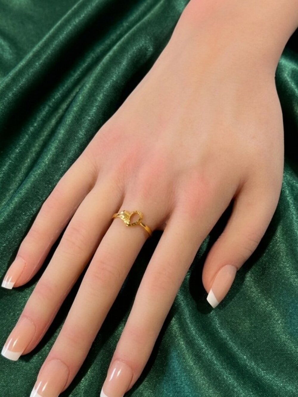 18K Gold Ring Heart 2.14 grams Size 7 - Picture 6 of 7
